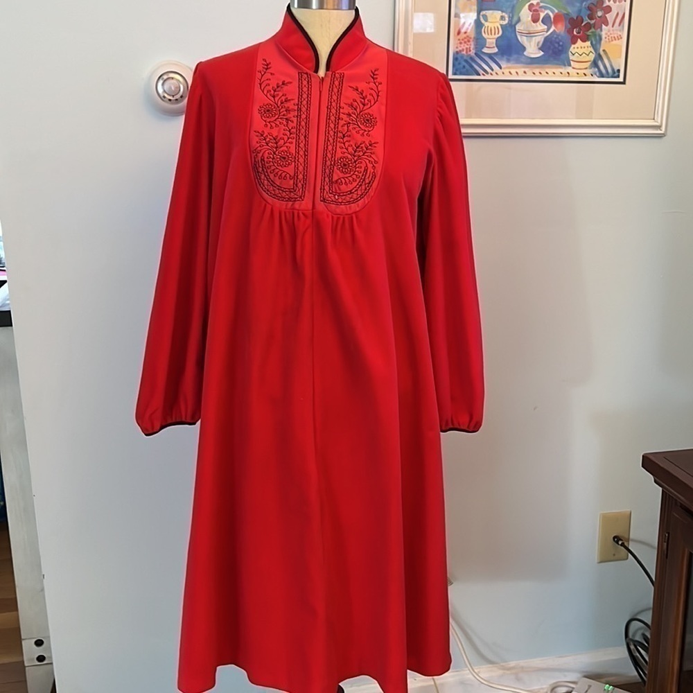 Vanity Fair Vintage Embroidered Velour Nightie size small